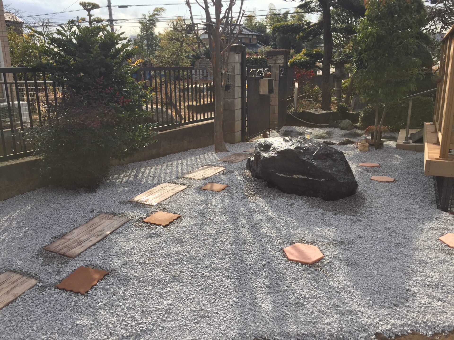 ３月１２日　川越市　防草砂利作業報告