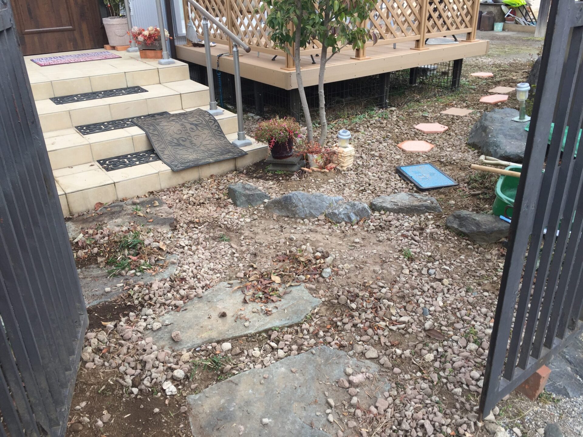 ２月２６日　富士見市　防草シート　砂利敷き作業報告