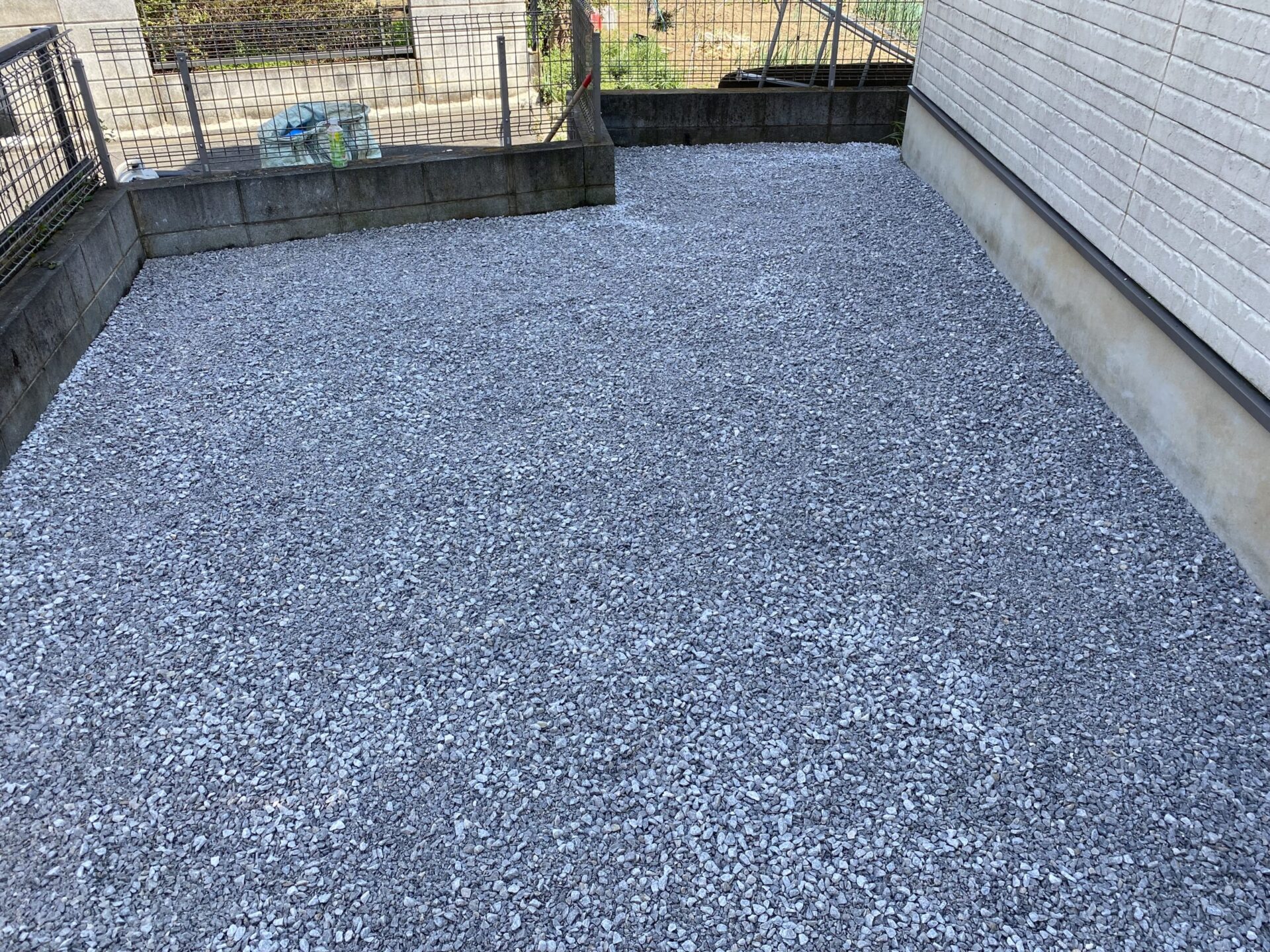 ３月３０日　川越市　防草シート　砂利敷き